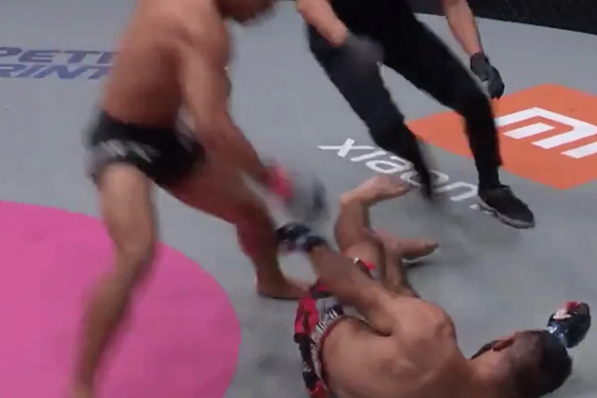 Video: Scheidsrechter in 'shock' na brute knock-out