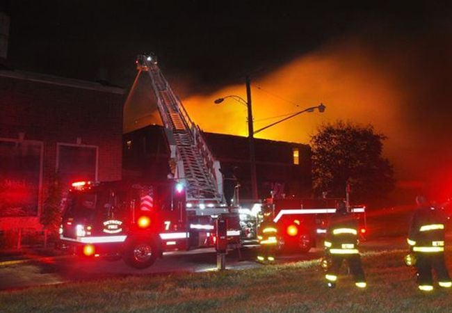 Brand vernietigt iconische Boksschool "Kronk Gym" in Detroit!