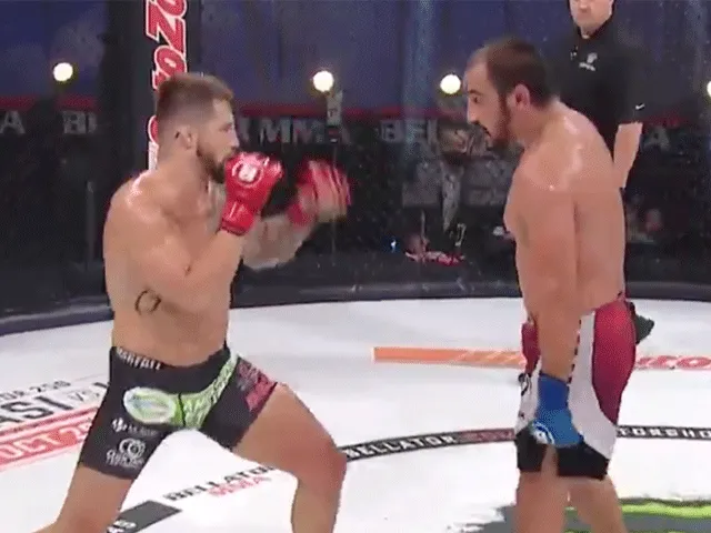 KLAP ME DAN: MMA-vechter met stalen kaak tart tegenstander