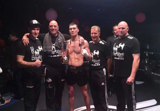 SCHITTERENDE KO OVERWINNING VOOR LEVI MINKENBERG IN HEERLEN