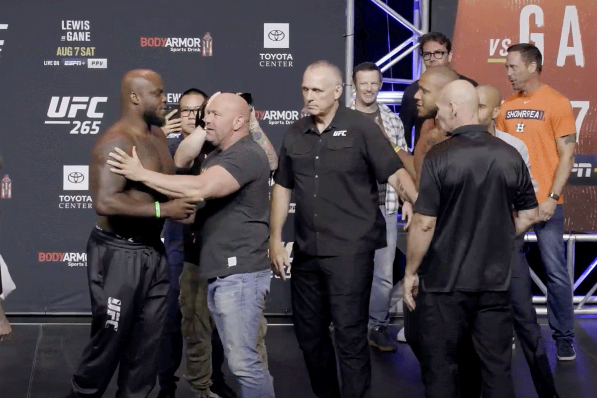 Knokken! Escalatie tijdens Lewis en Gane in UFC 265 staredown (video)