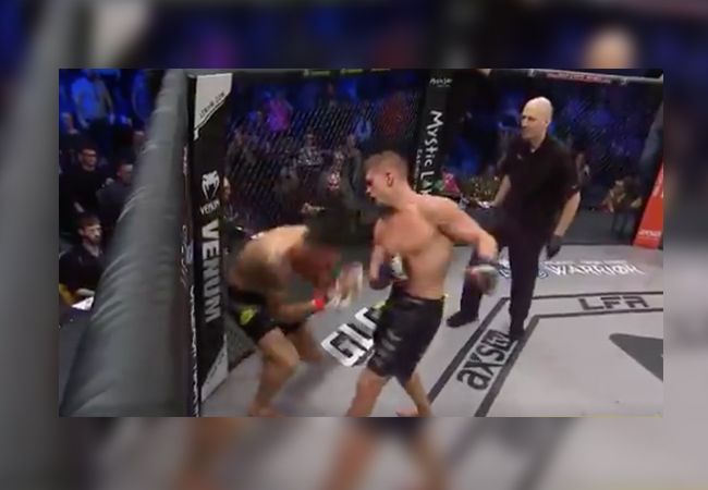 VIDEO | Slachtpartij: 'scheidsrechter stopt heftig MMA gevecht niet'