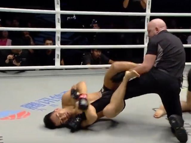 MMA-vechter wurgt been scheidsrechter (video)
