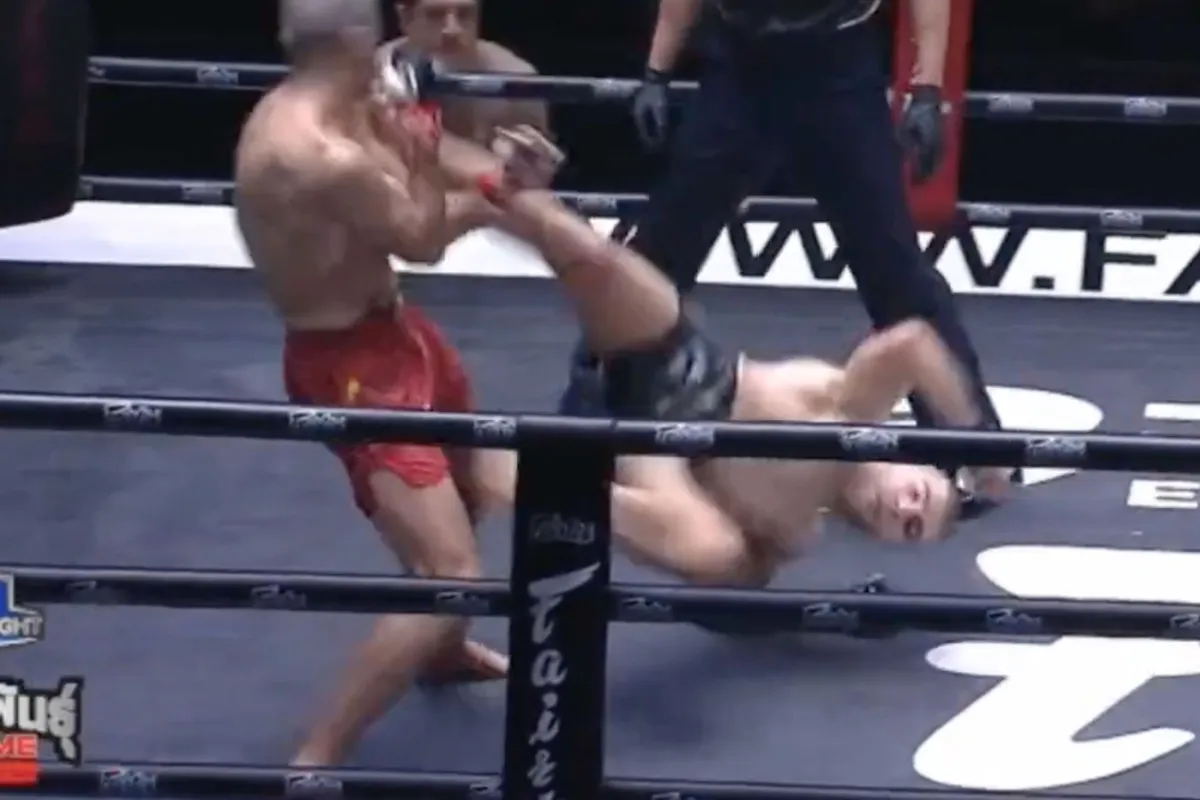 OMG! Kickbokser rolling thunder kicked rivaal onderuit (video)