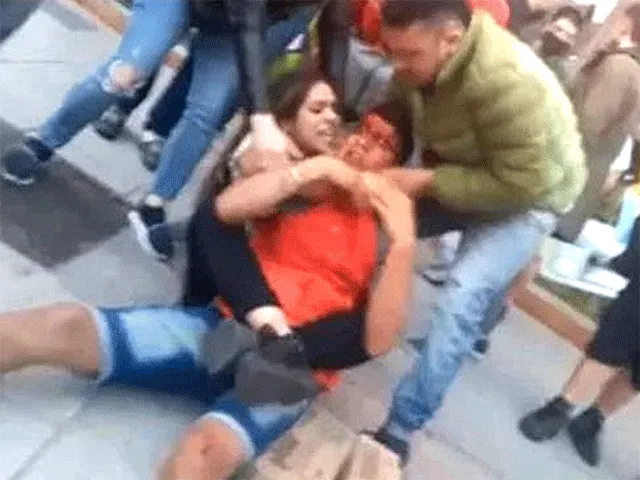 20-jarige MMA-vechtster achtervolgt en sloopt straatovervaller