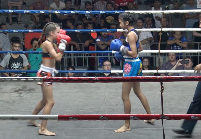 VIDEO: 11 jarige Jodie McCarthy vecht tegen volwassen Muay Thai tegenstanders