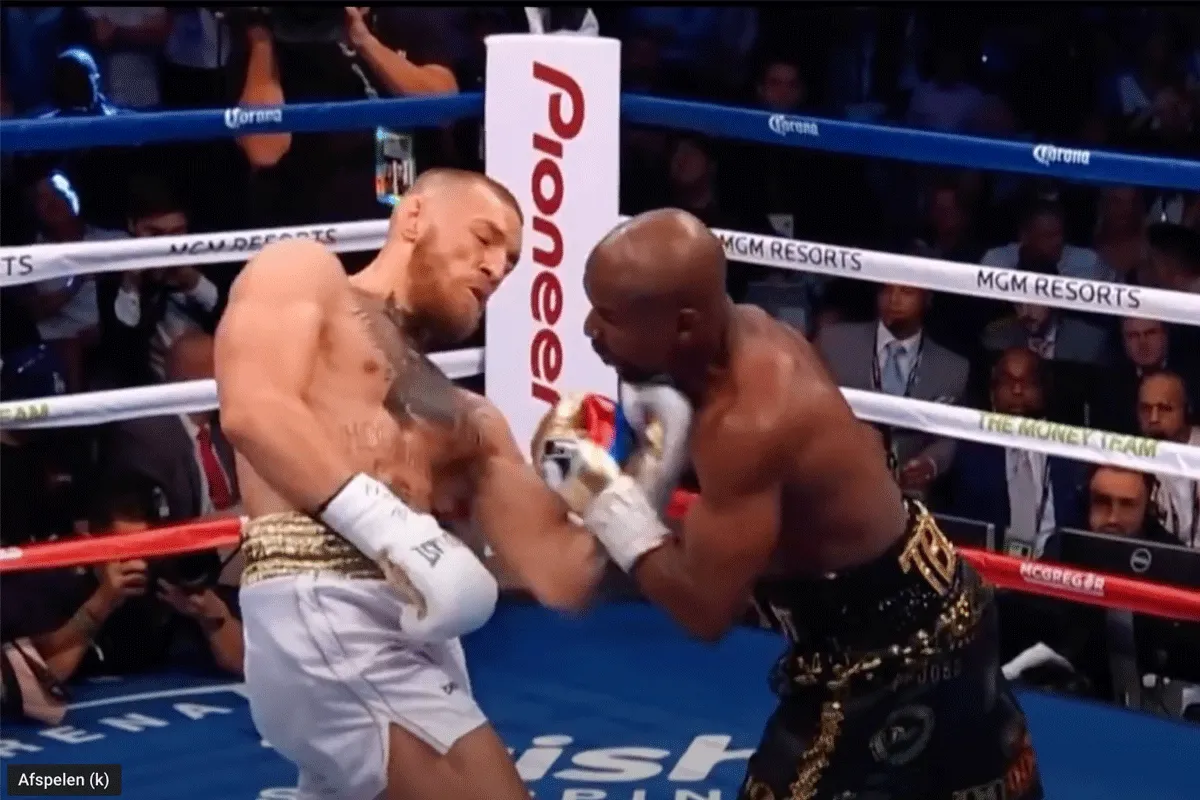 Conor McGregor zet plannen bokscarrière door! 'Blessure stopt mij niet'