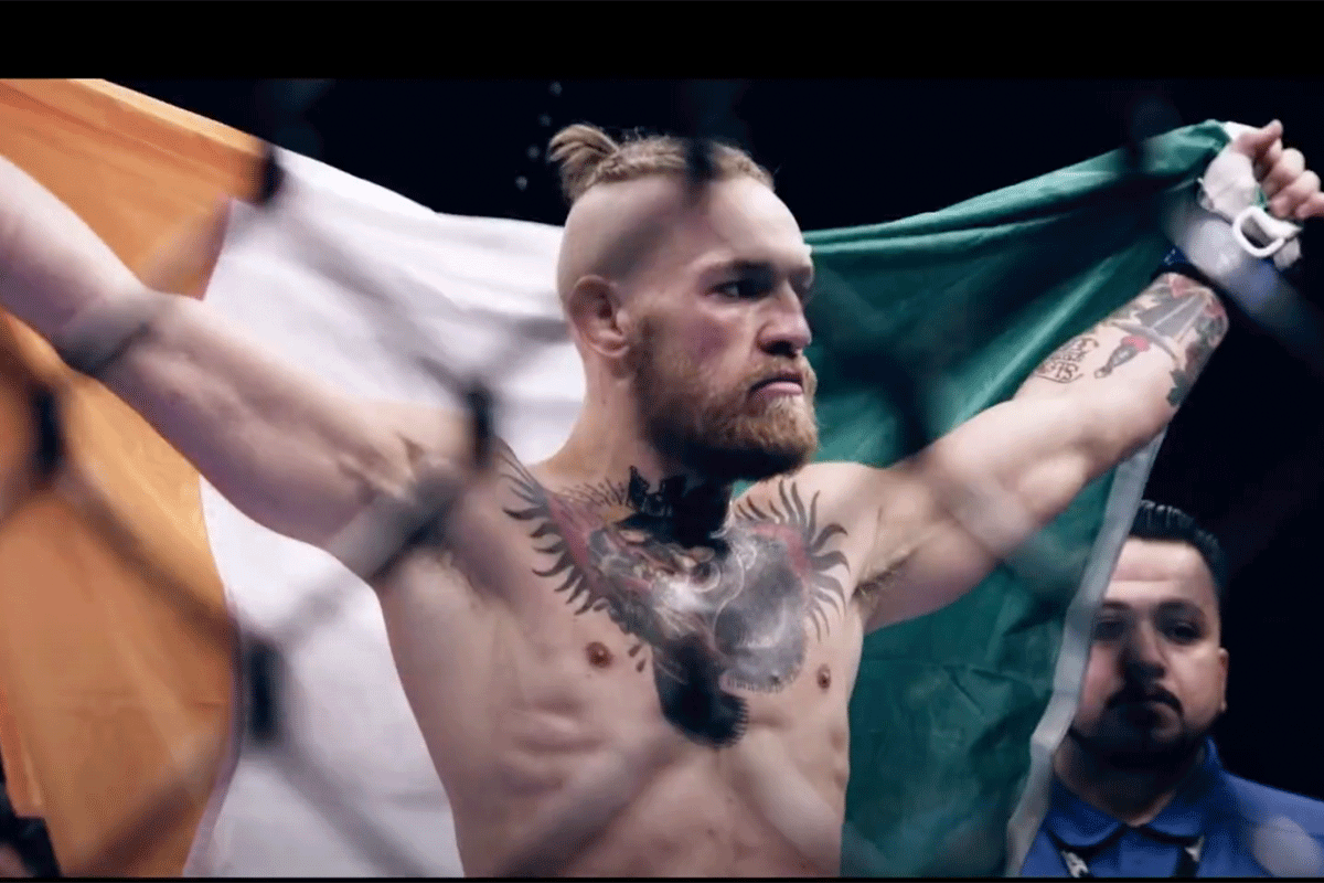 UFC-ster McGregor slaat er flink op los voor meute joelende fans