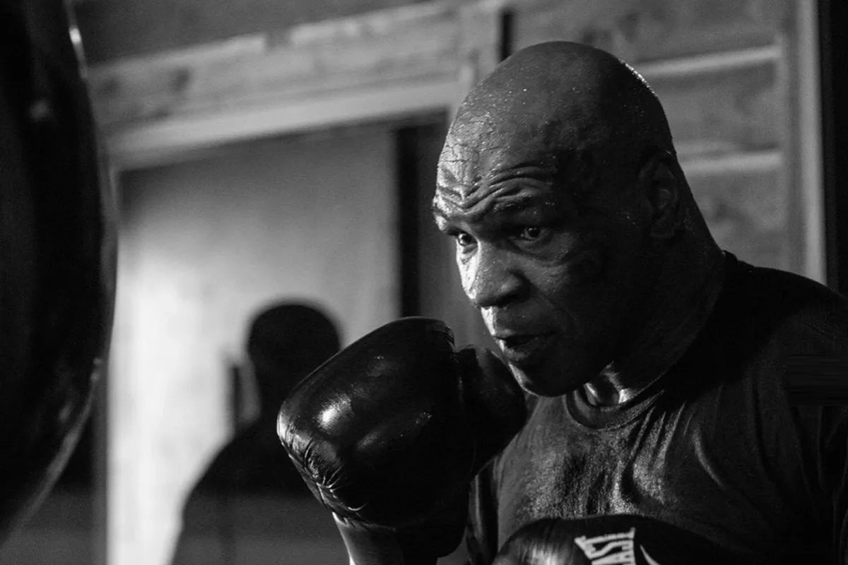 Mike Tyson onthult namen volgende tegenstanders: 'Eerst Roy Jones verslaan'
