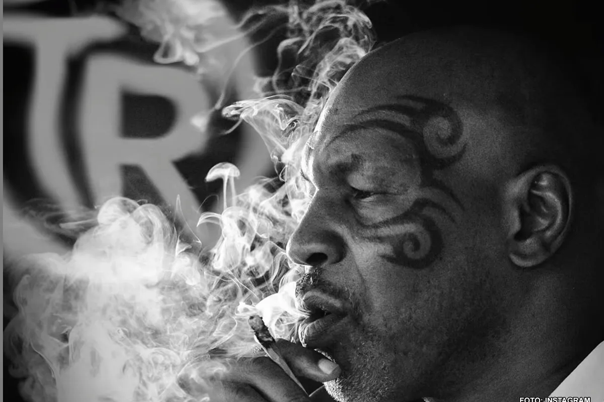 Mike Tyson rookte dikke joint voor zijn gevecht tegen Roy Jones: 'Het is gewoon wie ik ben'