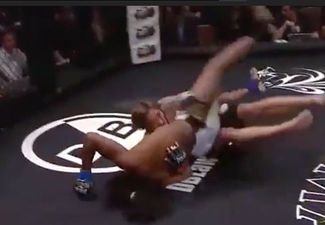VIDEO: MMA vechter slaat zichzelf knockout op CES 48