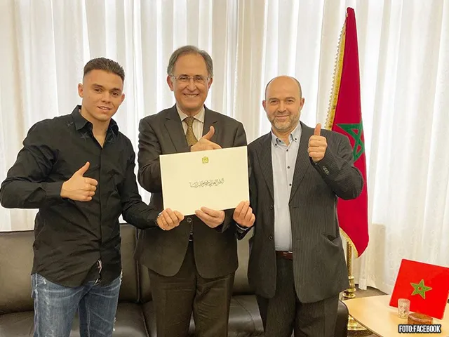 Topkickbokser Mohammed Jaraya geëerd door Marokkaanse Koning