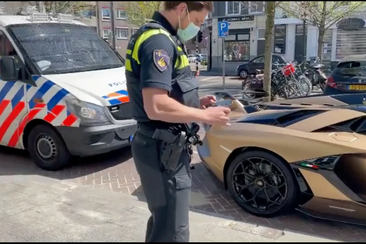 ? Politie valt Badr Hari sponsor lastig: 'ze volgde mij tot thuis'