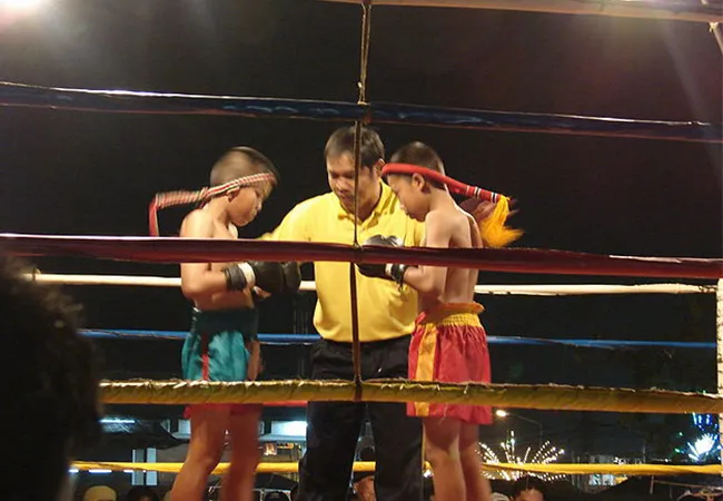 Persbericht Vechtsportautoriteit: Verbod op trappen en stoten naar het hoofd voor vechtsporters onder de 18