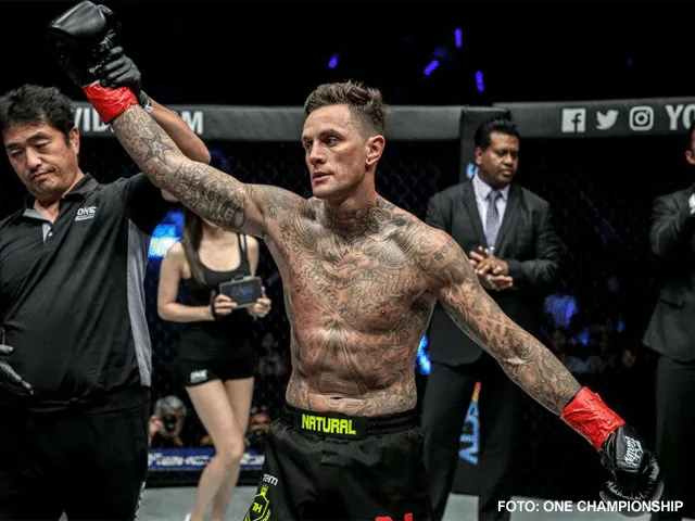 Nieky Holzken 20 november de ring in tegen Elliot Compton