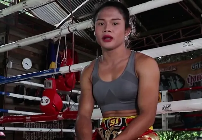 Transgender Muay Thai ster Nong Rose komt naar Europa voor haar eerste gevecht buiten Thailand