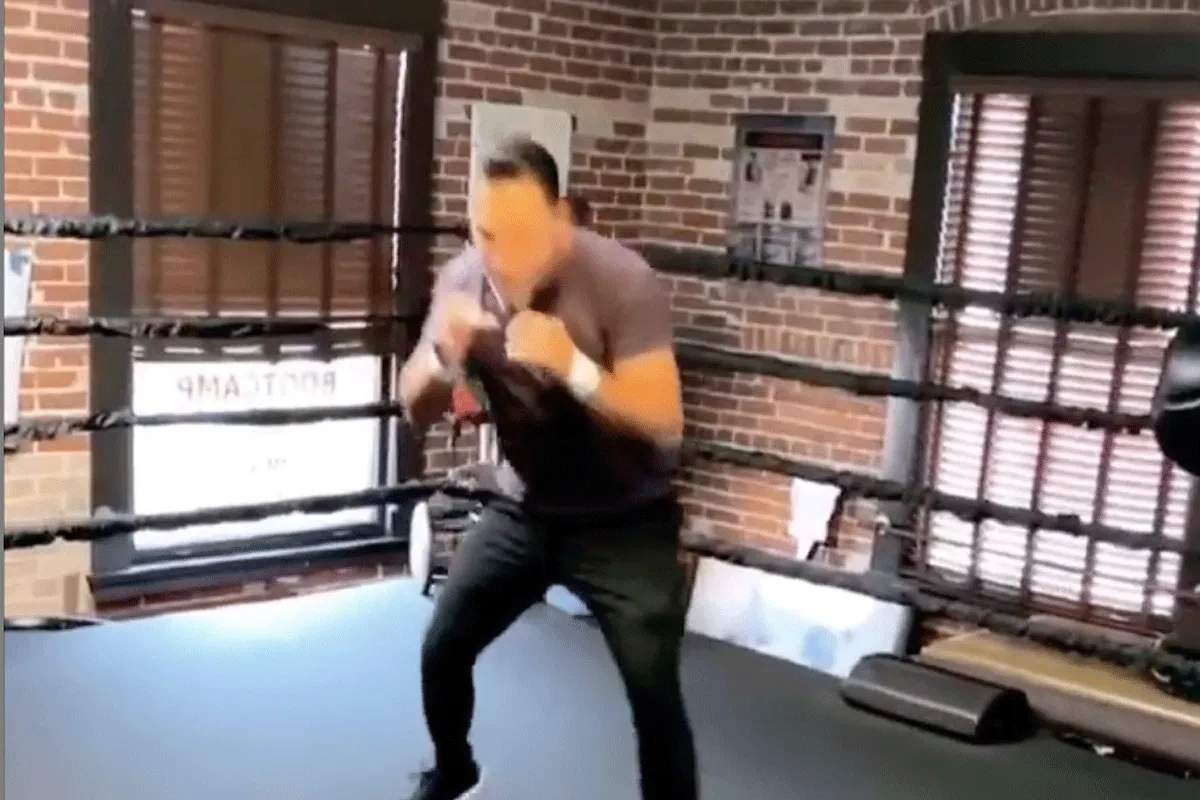Oudje De La Hoya (48) showed moves voor comeback gevecht