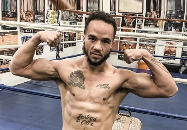 Transgender schrijft geschiedenis: 'wint eerste  prof bokswedstrijd als man'