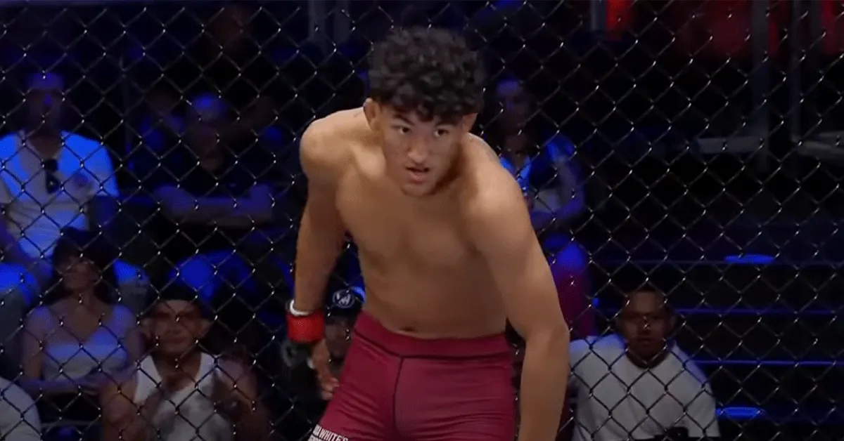 Jongste vechter ooit bij UFC (17) maakt debuut! 'Dit wordt een ster'
