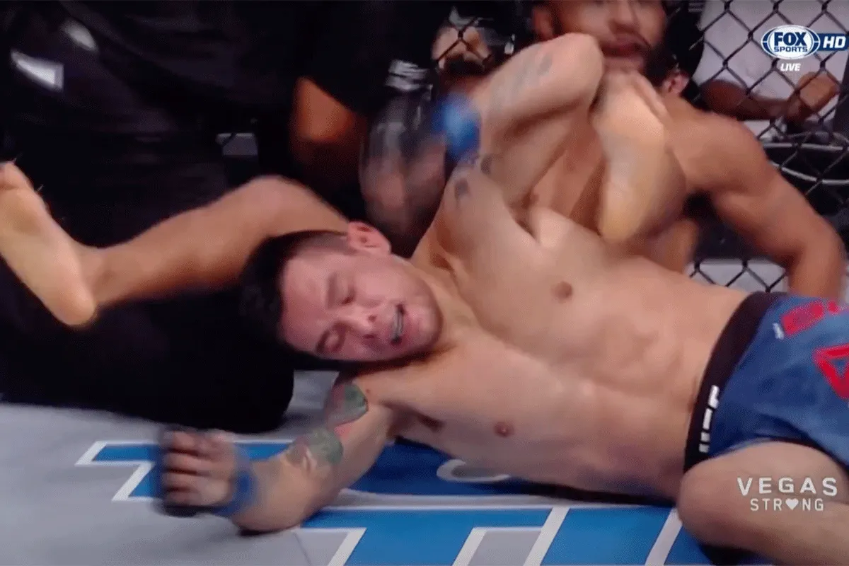 ZONDER GENADE: Ontslagen UFC-vechter doorbreekt stilte