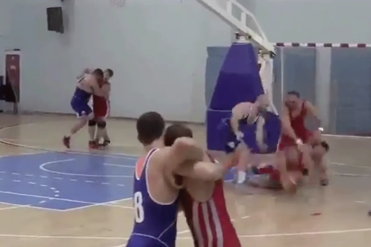 Regball: Worstel-basketballen op z'n Russisch (video)