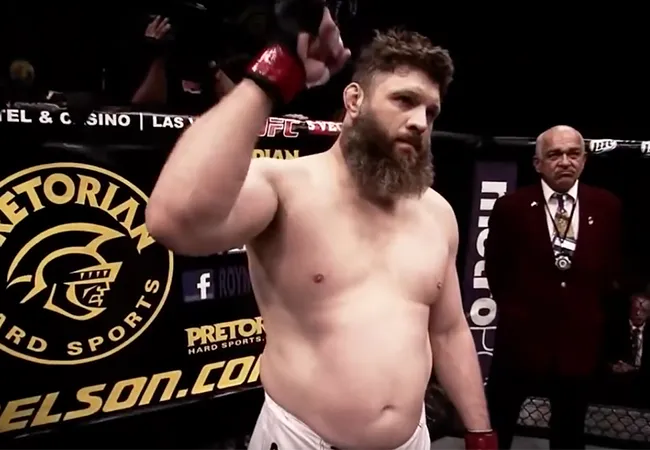 MMA Vechter Roy Nelson zoekt tegenstander, ga jij de kooi met hem in?