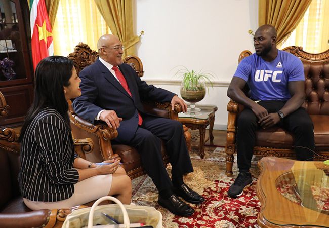 Surinaamse MMA-vechter geëerd door president Bouterse