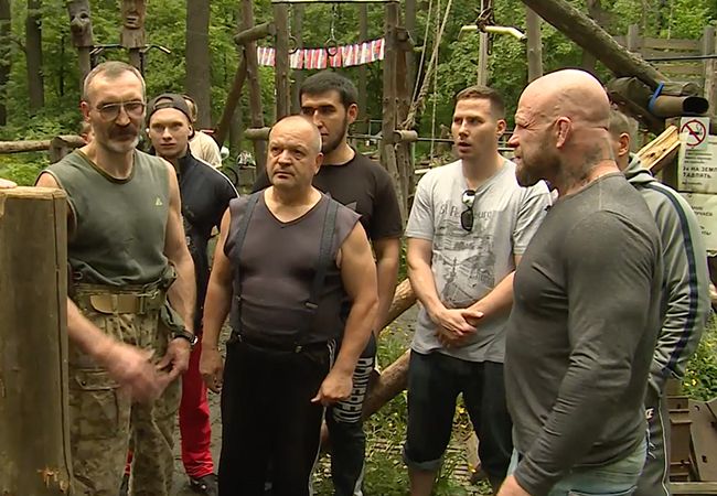 VIDEO: Geheim trainingskamp in het Russische bos voor MMA vechters!
