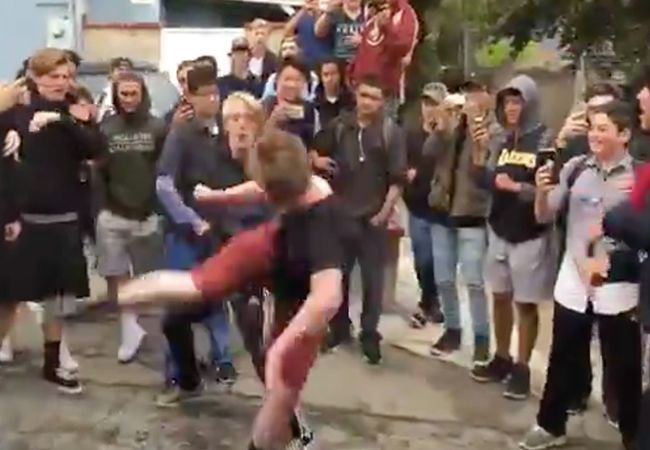 VIDEO | Tieners spelen gevaarlijk spel met illegale vechtpartijen!