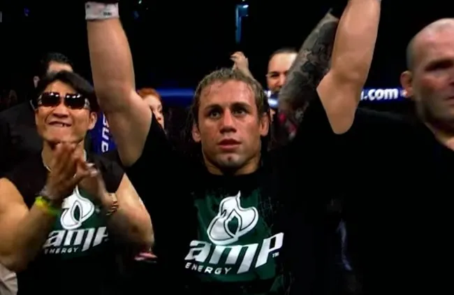 Urijah Faber keert mogelijk terug in de Octagaon