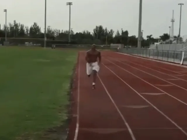 ? | 48-JARIGE TEGENSTANDER MIKE TYSON: Lijf als een blok beton