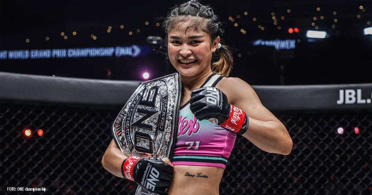 Tieten trucje bekende vechtster mislukt! 'Hoe dan?' (video)