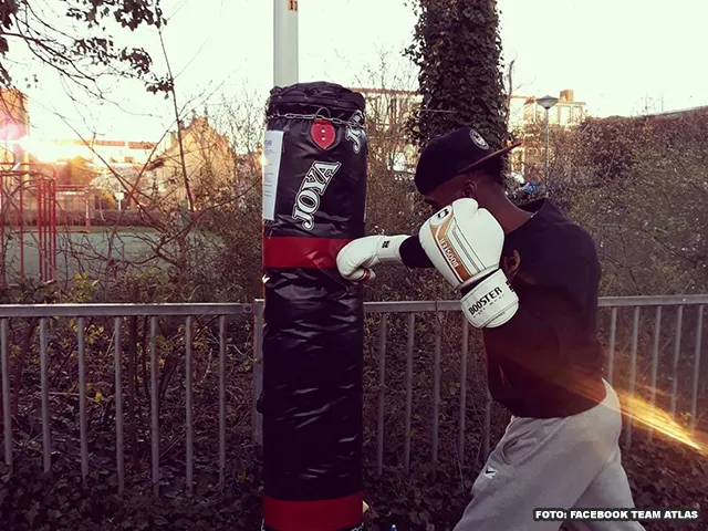 SCHANDALIG: Bokszak sportschool in speeltuin afgebrand