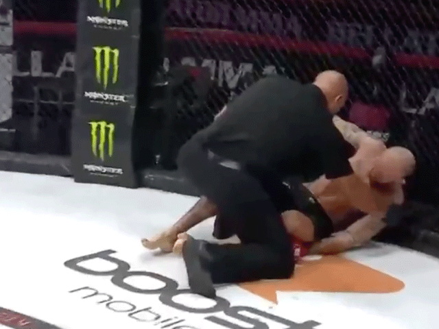 VIDEO: Brute knie maakt korte metten met MMA vechter