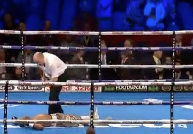 VIDEO: Brute knockout binnen 6 seconden maakt Zolani Tete wereldkampioen boksen