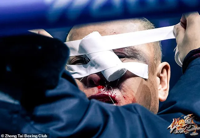 VIDEO: Nep Kung Fu meester knock-out getrapt door MMA-vechter