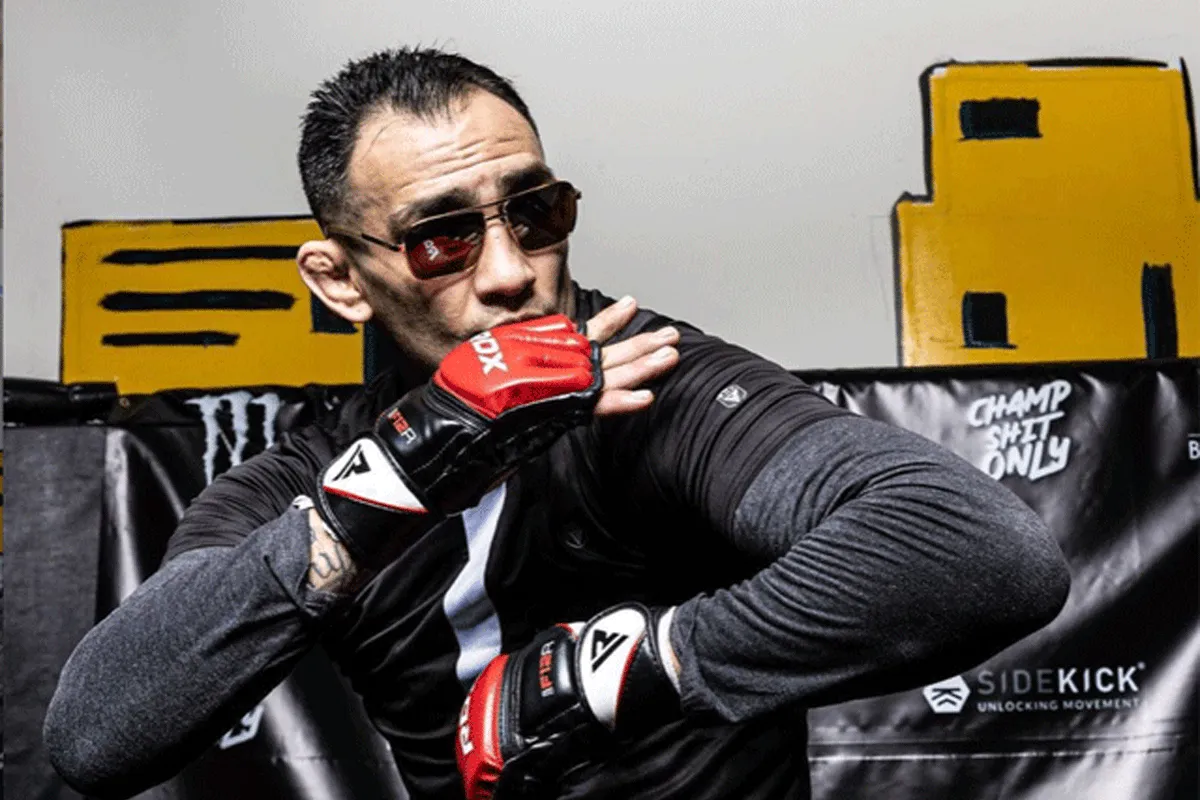 Tony Ferguson in actie tegen Beneil Dariush op UFC 262