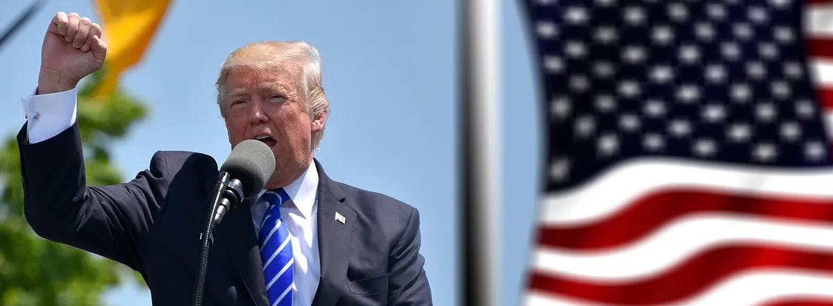 Oud-president Trump commentator bij Evander Holyfield (58) rentree