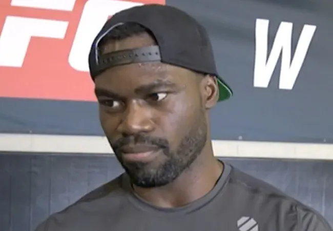 VIDEO: MMA Vechter Uriah Hall getroffen door een lichte hartaanval
