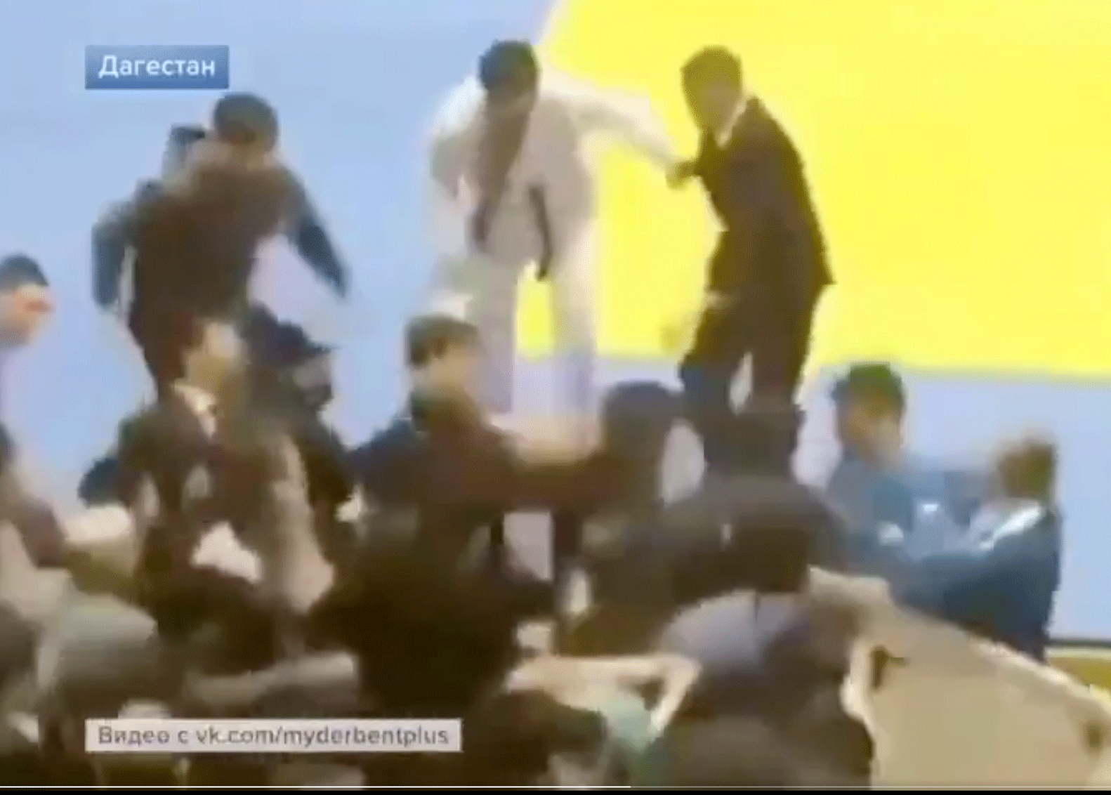Giga knokpartij: Pleuris breekt uit bij judotoernooi (video)