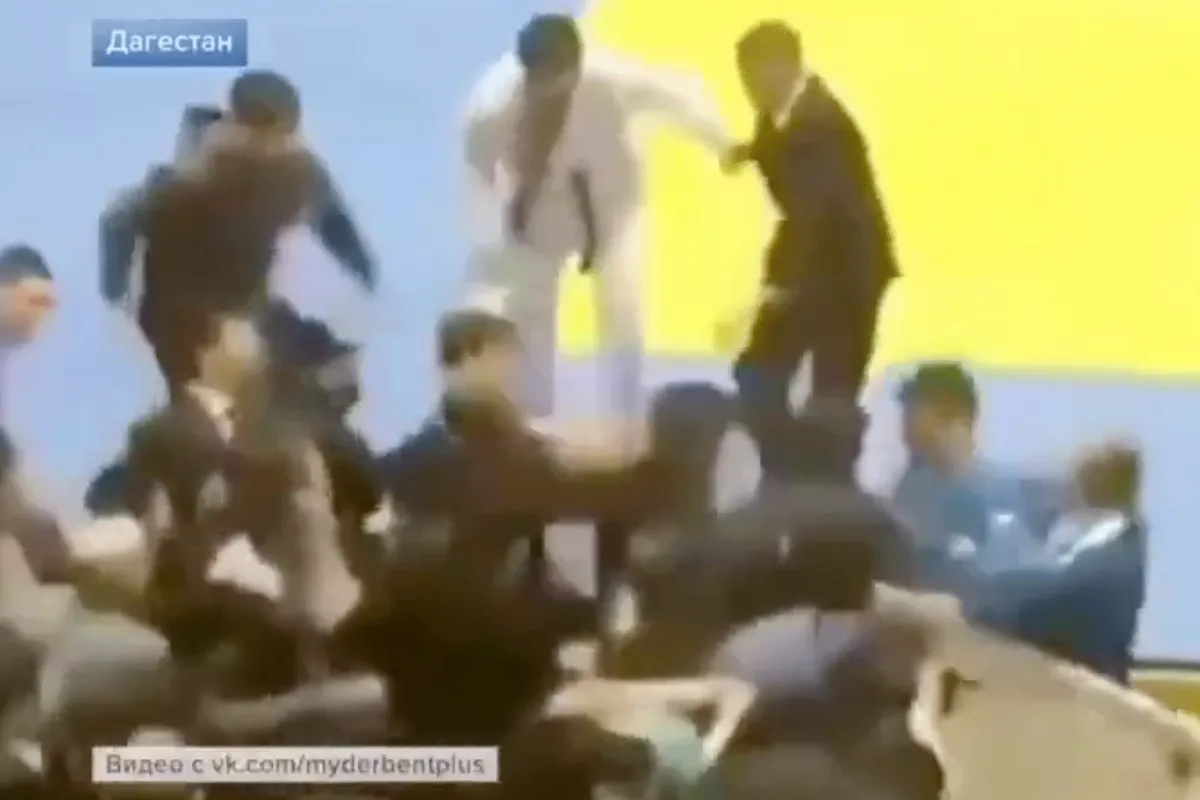 Giga knokpartij: Pleuris breekt uit bij judotoernooi (video)