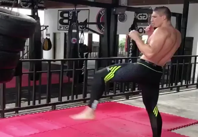 Video: Rico Verhoeven traint bij Superpro Samui in Thailand voor Glory 46!