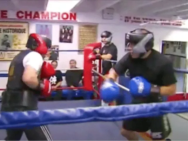 Bekende kickbokstrainer gearresteerd tijdens politieactie