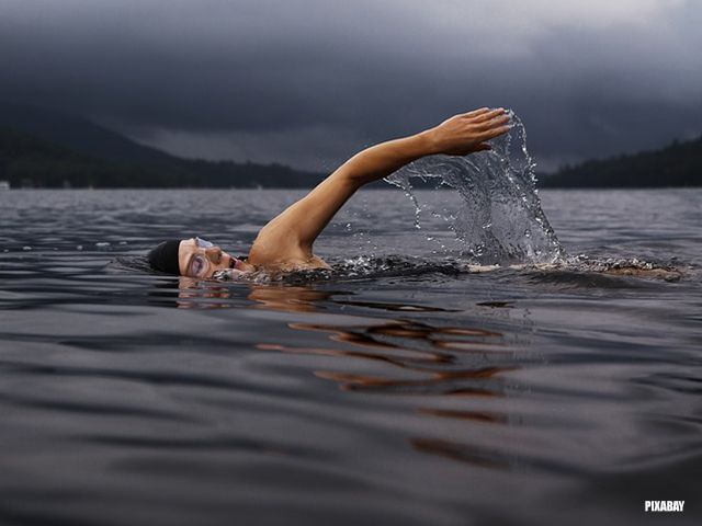 DOEN: Waarom zwemmen goed is voor vechtsporters