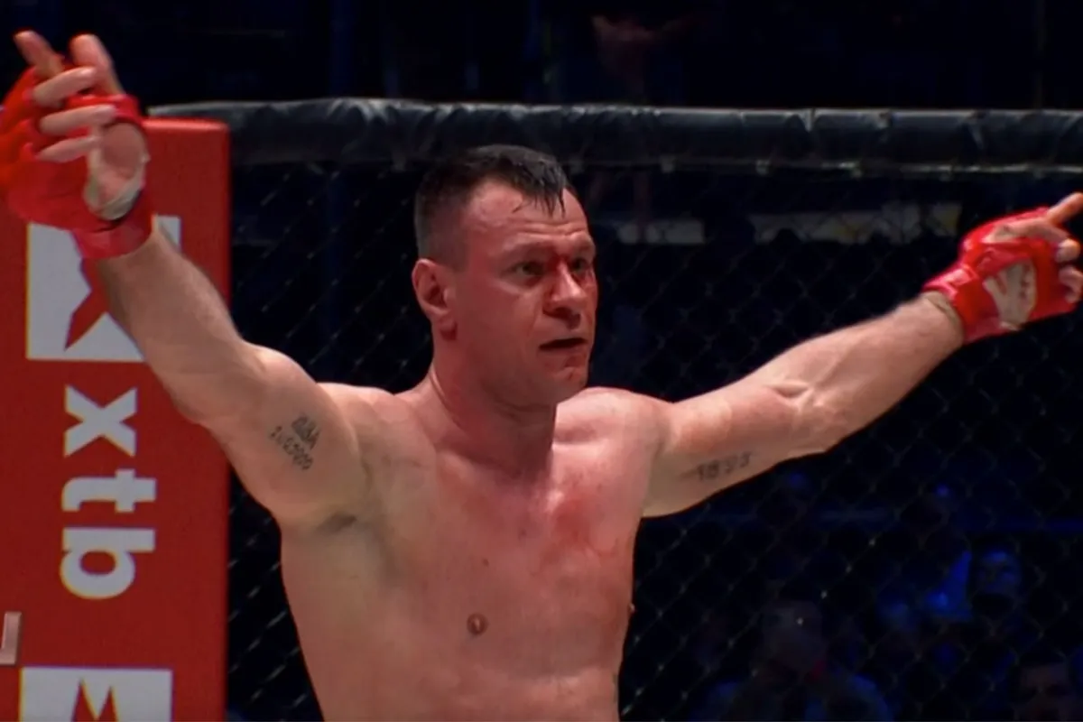 Arek Wrzosek verslaat Tomáš Možný in KSW slachtpartij! 'Kapot geslagen'