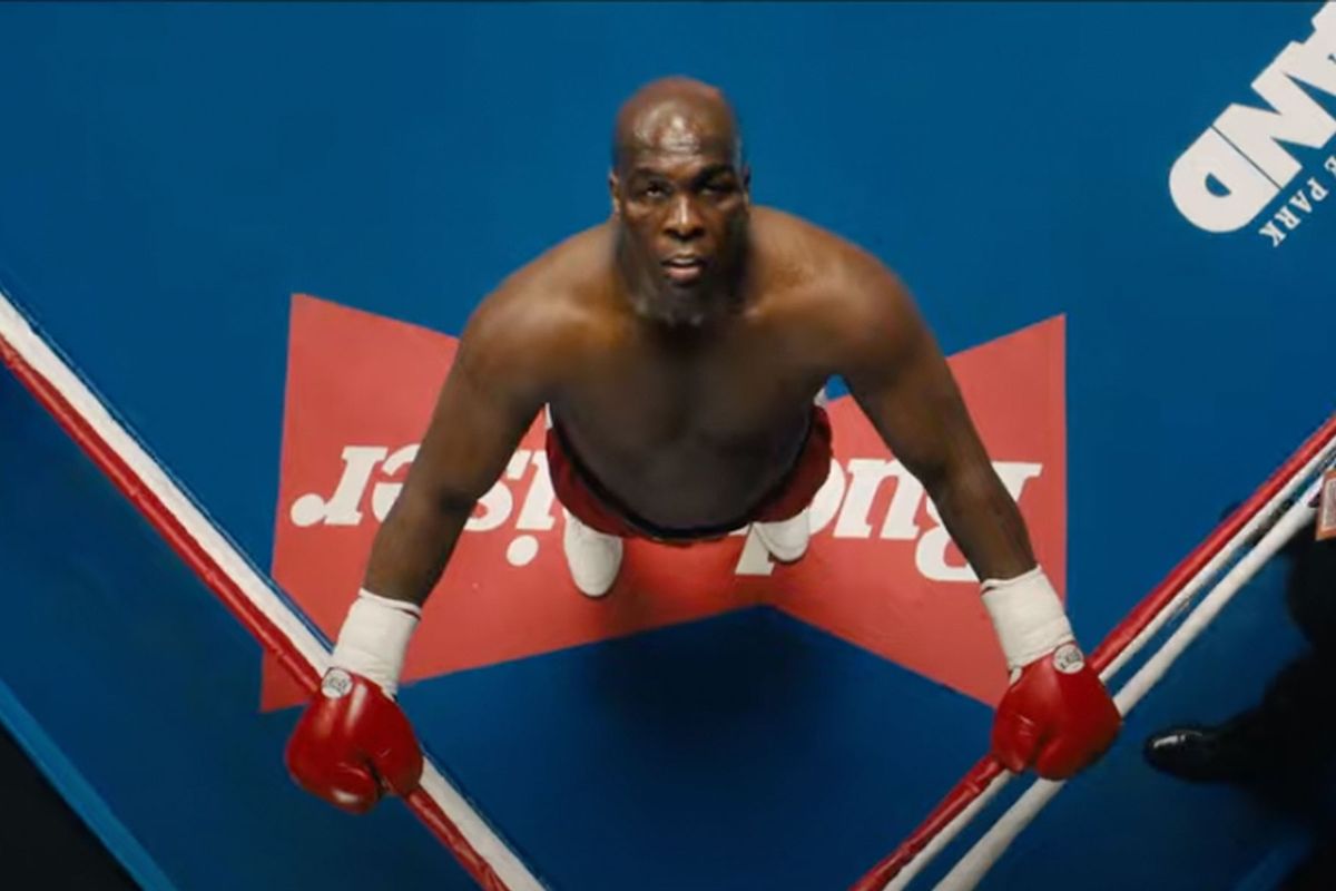 Film 'Big George Foreman' volgt het leven van de bokslegende, minister en BBQ ondernemer (video)