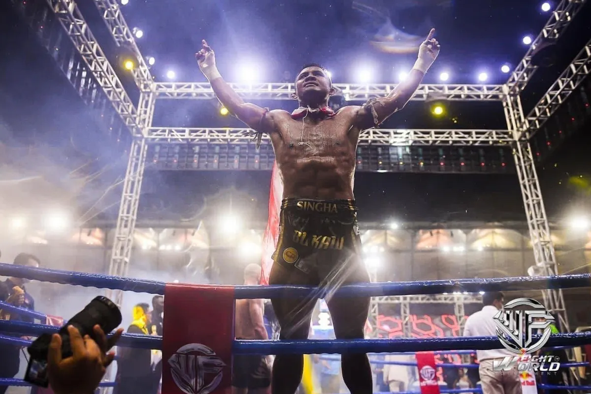 Vechtlegende Buakaw en 3600 soldaten mikken op Muay Thai-wereldrecord