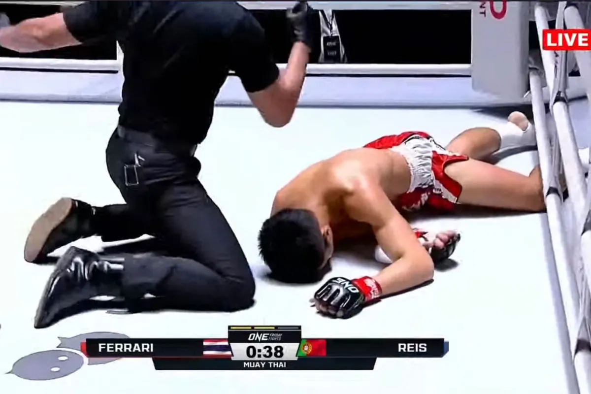 🎥 Hersenkraker! Kickbokser Fabio Reis KO't Ferrari Fairtex onderuit