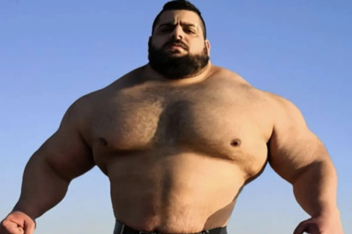 Terug van weggeweest! Iraanse Hulk duikt weer op voor gevecht