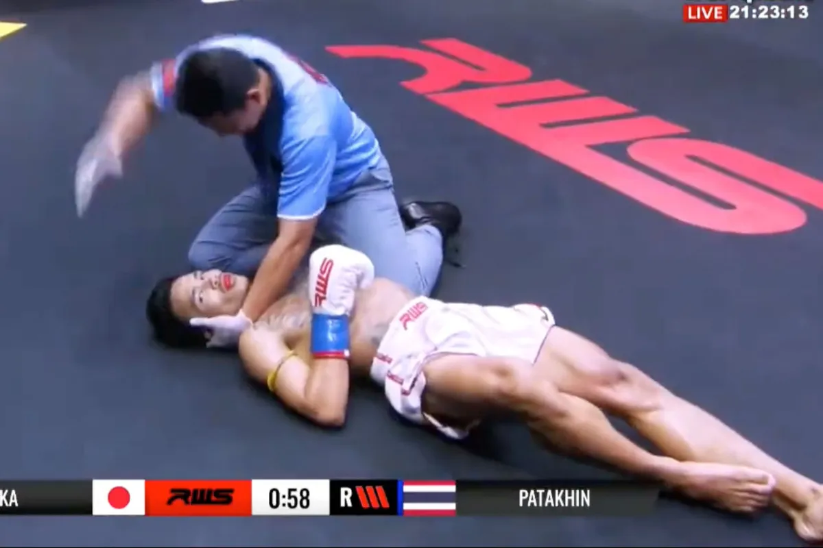 🎥 Doodtrap kickbokser zorgt voor 1 seconde knock-out! 'Zag hij niet aankomen'